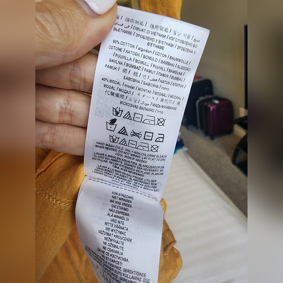 Yellow Guess Top- XS - Picture 3 of 3